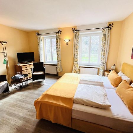 אדיגר-אלר Mosel-Landhaus Hotel Oster מראה חיצוני תמונה